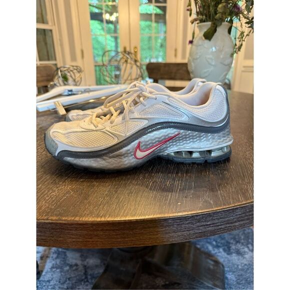 Nike REAX Run White Sneakers Sz 11 - Picture 8 of 8